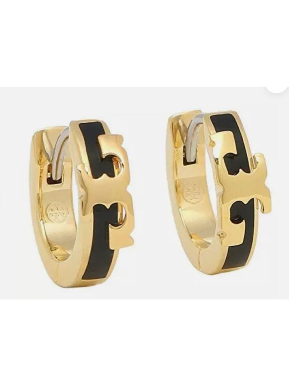 ✺✺ TORY BURCH SERIF T ENAMEL HUGGIE HOOP EARRINGS ✺✺